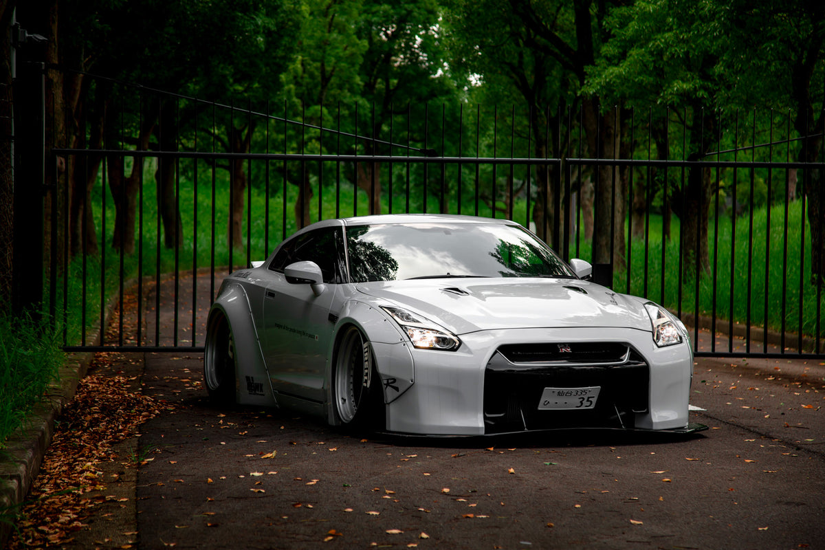 Liberty Walk Style Half Carbon Fiber Front Bumper – Nissan GT-R R35 (2008 - 2016) CBA / DBA