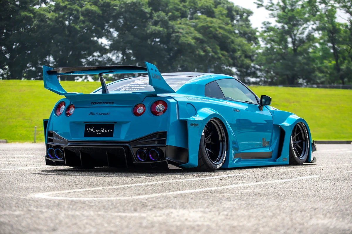 Liberty Walk Type 3 Wide Body Kit – Nissan GT-R R35 (2008 - 2016) CBA / DBA
