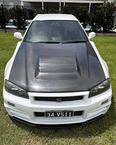 JSK Style Carbon Fiber Hood Bonnet – Nissan Skyline R34 GTR (1999–2002)